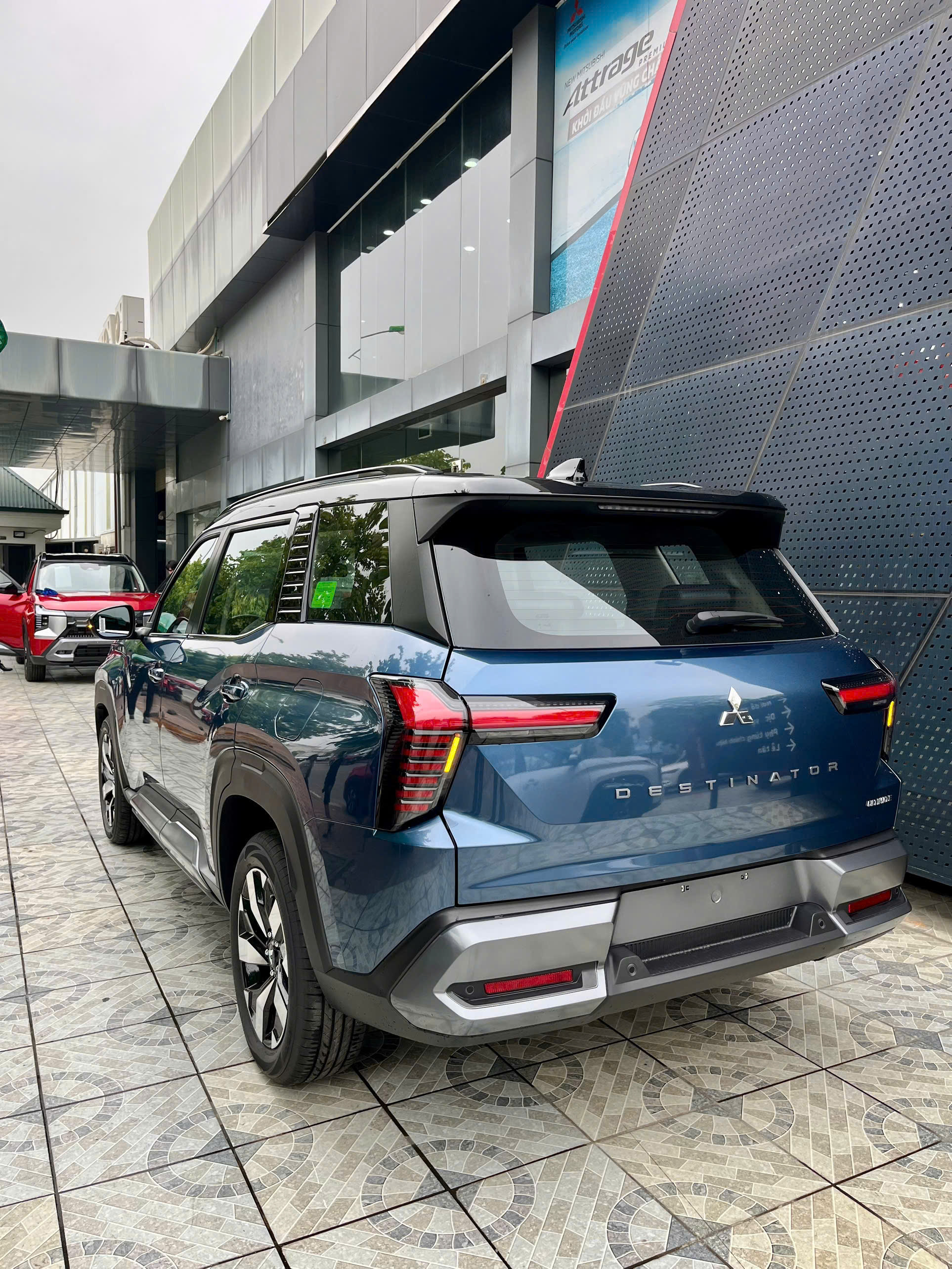 Mitsubishi Destinator 
